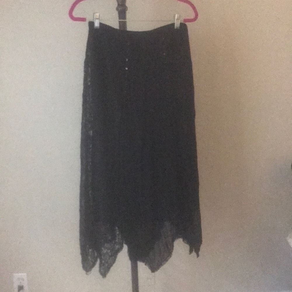 Lace skirt petal hem line
